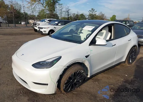 2022 Tesla Model Y Performance Dual Motor All-Wheel Drive z USA, uszkodzony, nr VIN 7SAYGDEF9NF546133